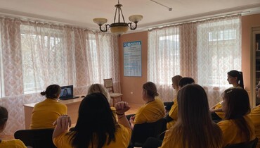 Онлайн встреча девушек, проходящих социальную реабилитацию, с Натальей Львовной Остроуховой